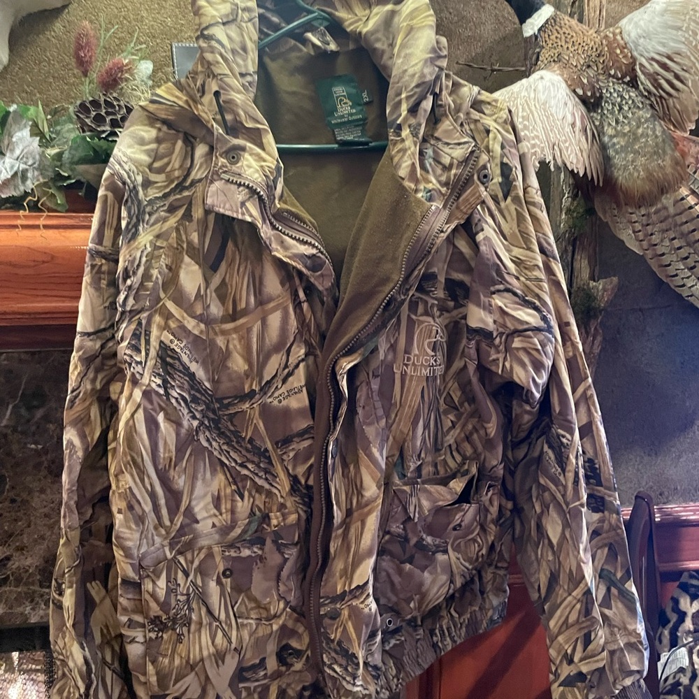 Ducks 🦆 Unlimited Camouflage Hooded Jacket - Picture 4 of 5